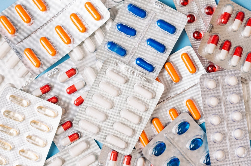 blisters con medicamentos de colores